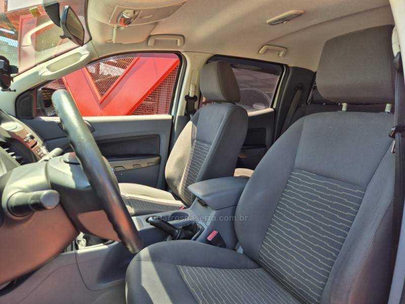 FORD - RANGER - 2014/2014 - Prata - R$ 89.900,00