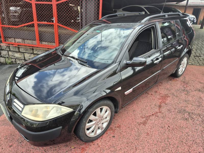 RENAULT - MÉGANE - 2010/2011 - Preta - R$ 30.000,00