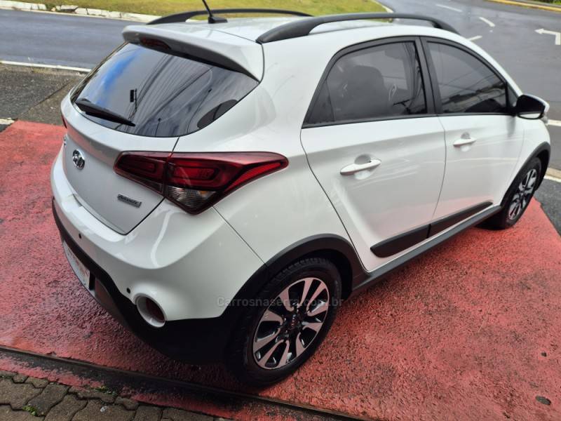 HYUNDAI - HB20X - 2018/2019 - Branca - R$ 74.900,00