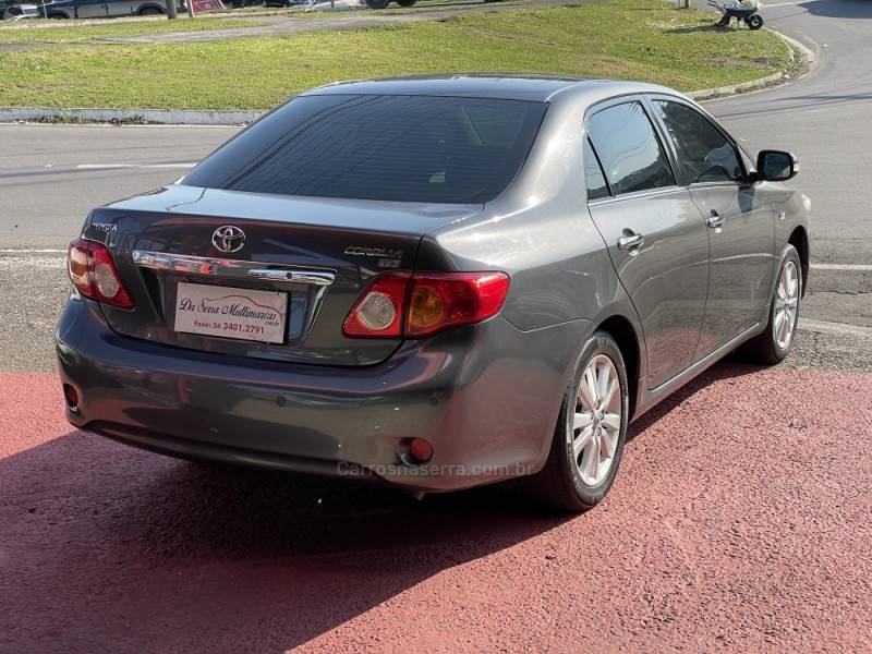 TOYOTA - COROLLA - 2008/2009 - Cinza - R$ 57.000,00