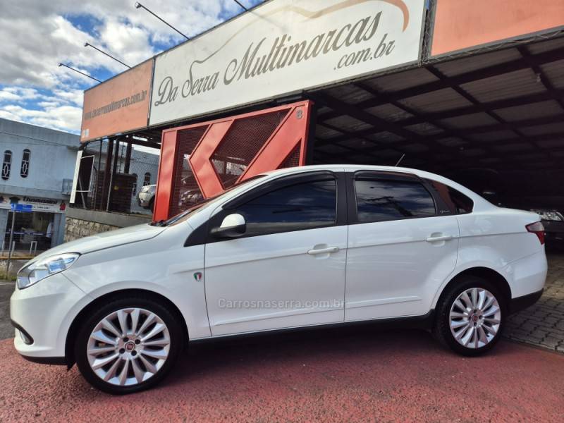 FIAT - GRAND SIENA - 2015/2016 - Branca - R$ 41.000,00