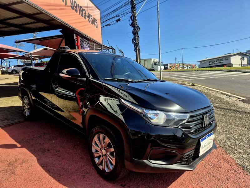 FIAT - STRADA - 2022/2023 - Preta - R$ 84.900,00