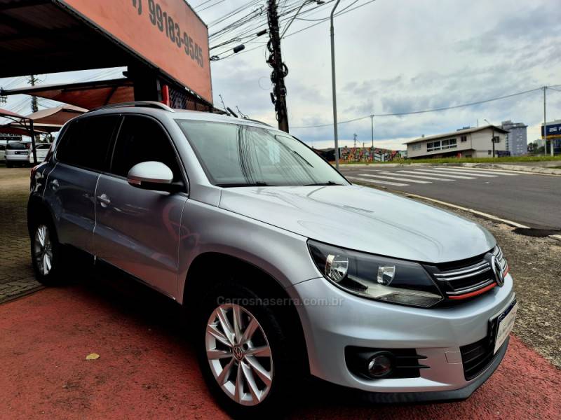 VOLKSWAGEN - TIGUAN - 2011/2012 - Prata - R$ 61.000,00