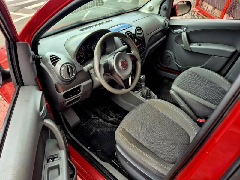 FIAT - PALIO - 2014/2015 - Vermelha - R$ 39.900,00