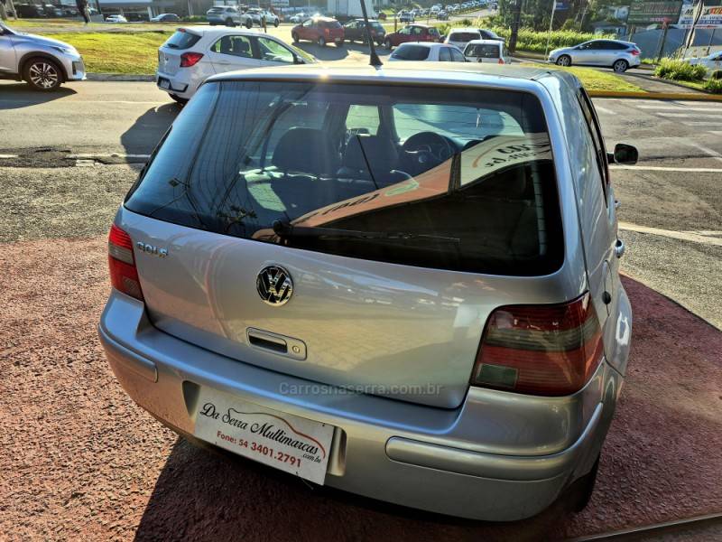 VOLKSWAGEN - GOLF - 2005/2006 - Prata - R$ 35.000,00