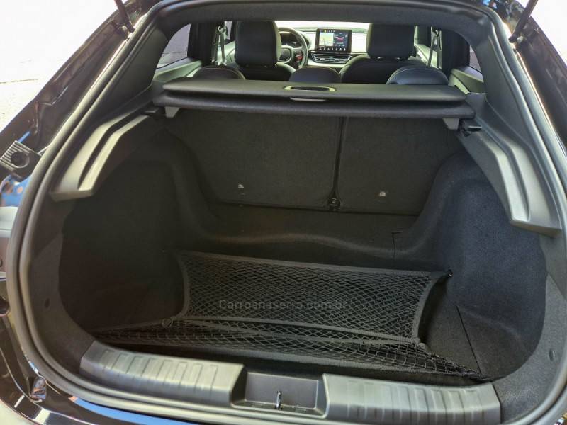 FIAT - FASTBACK - 2022/2023 - Preta - R$ 122.000,00