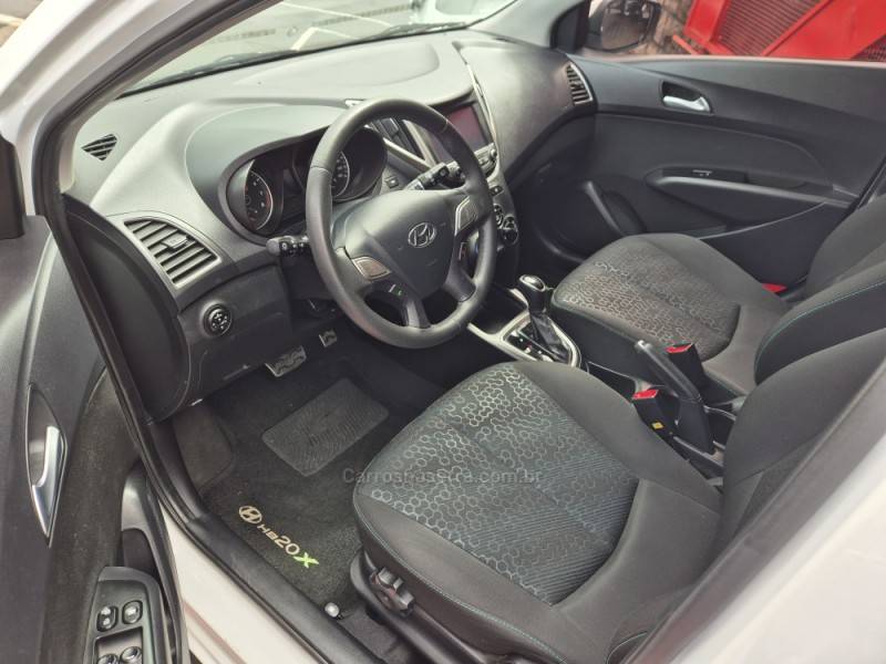 HYUNDAI - HB20X - 2018/2019 - Branca - R$ 74.900,00