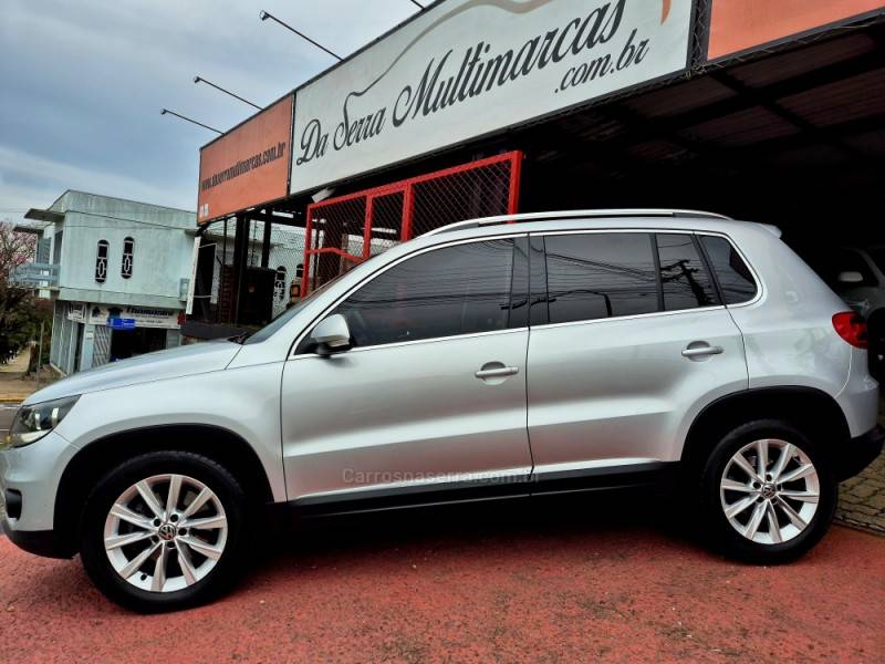 VOLKSWAGEN - TIGUAN - 2011/2012 - Prata - R$ 61.000,00
