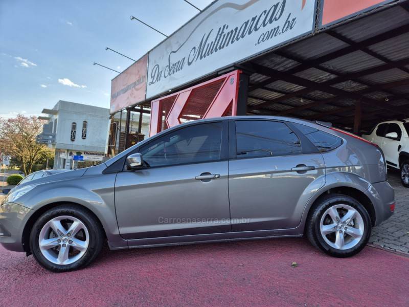 FORD - FOCUS - 2010/2011 - Cinza - R$ 40.000,00