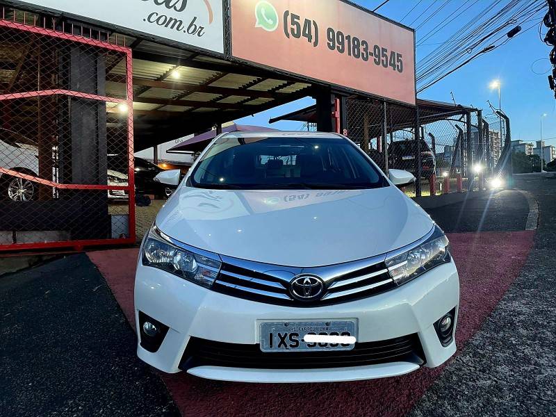 TOYOTA - COROLLA - 2014/2015 - Branca - R$ 85.000,00