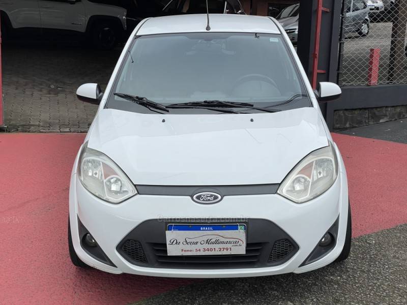 FORD - FIESTA - 2010/2011 - Branca - R$ 32.000,00