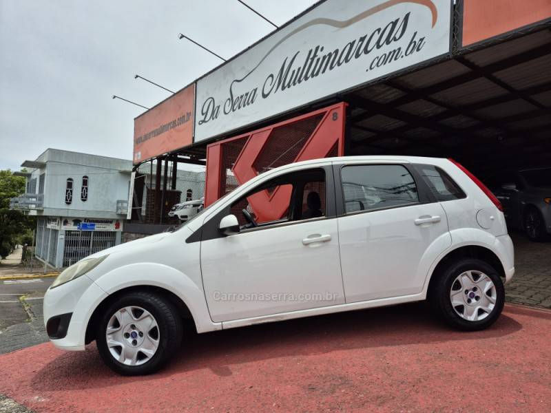 FORD - FIESTA - 2010/2011 - Branca - R$ 31.900,00