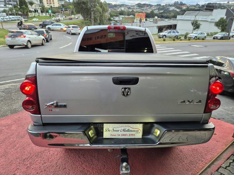 DODGE - RAM - 2007/2008 - Prata - R$ 155.000,00