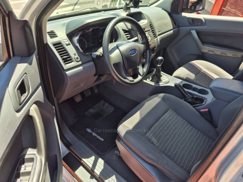 FORD - RANGER - 2014/2014 - Prata - R$ 89.900,00
