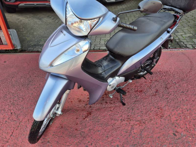 HONDA - BIZ 125 - 2015/2015 - Prata - R$ 11.500,00