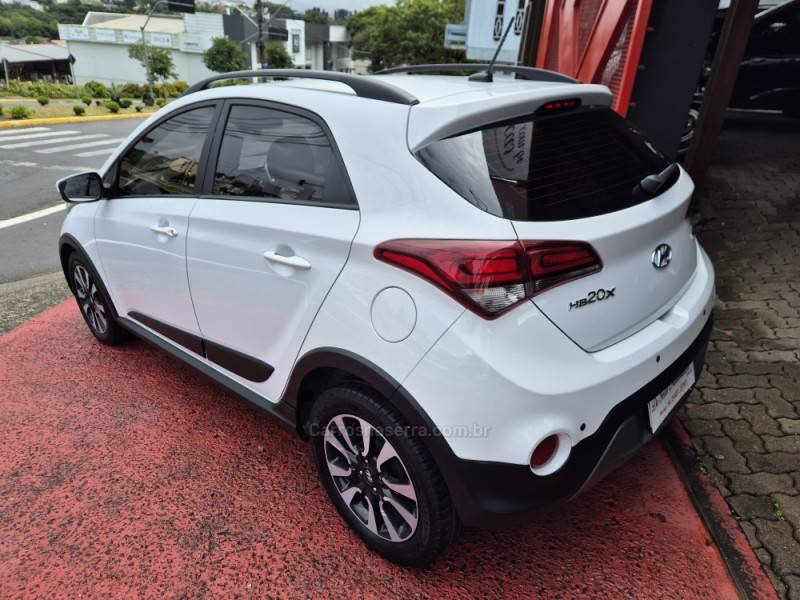 HYUNDAI - HB20X - 2018/2019 - Branca - R$ 74.900,00