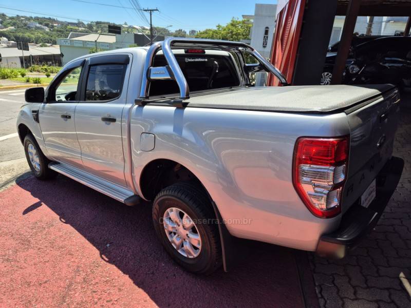 FORD - RANGER - 2014/2014 - Prata - R$ 89.900,00