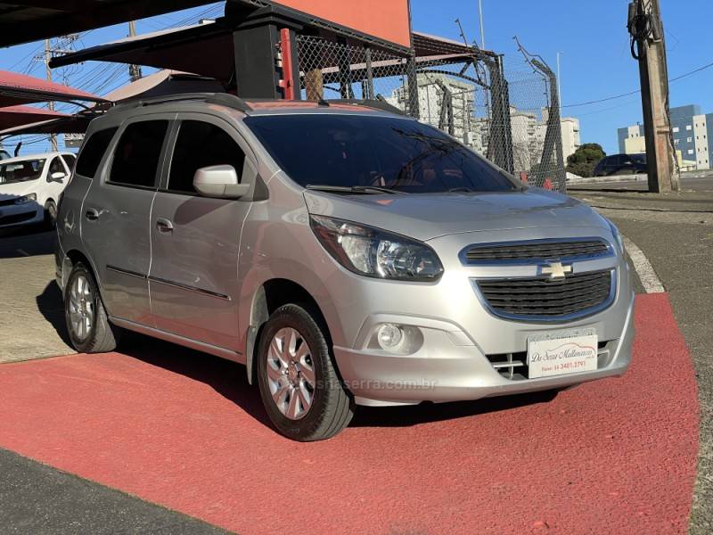 CHEVROLET - SPIN - 2014/2015 - Prata - R$ 54.000,00