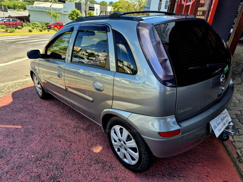 CHEVROLET - CORSA - 2008/2009 - Cinza - R$ 32.000,00