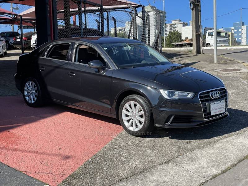 AUDI - A3 - 2014/2014 - Preta - R$ 74.000,00