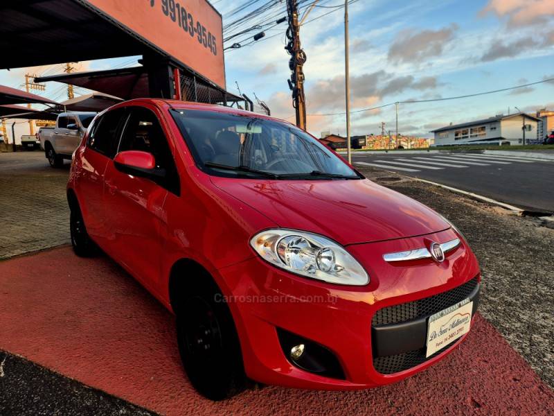 FIAT - PALIO - 2015/2015 - Vermelha - R$ 40.900,00