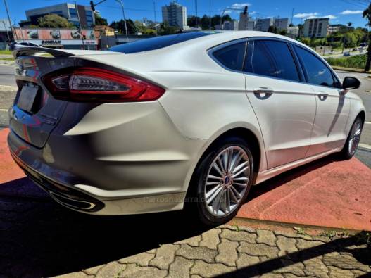FORD - FUSION - 2015/2016 - Branca - R$ 88.000,00