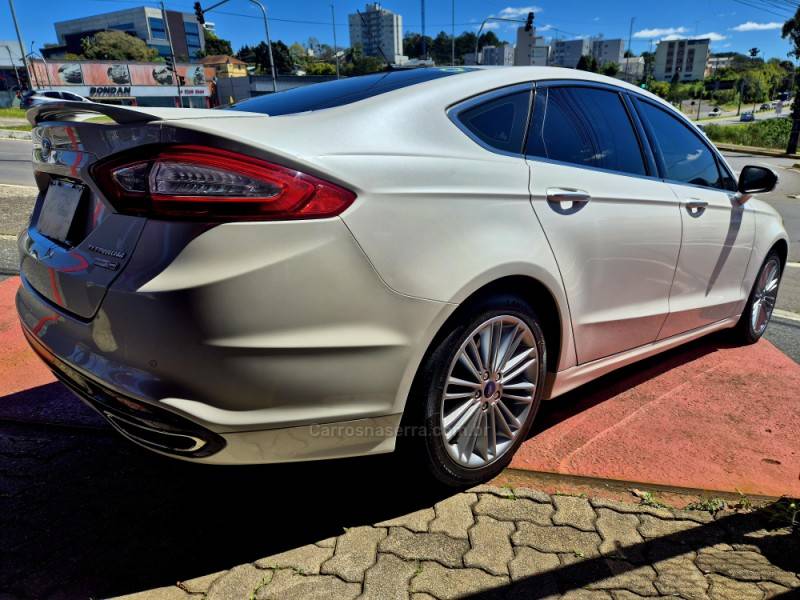 FORD - FUSION - 2015/2016 - Branca - R$ 88.000,00
