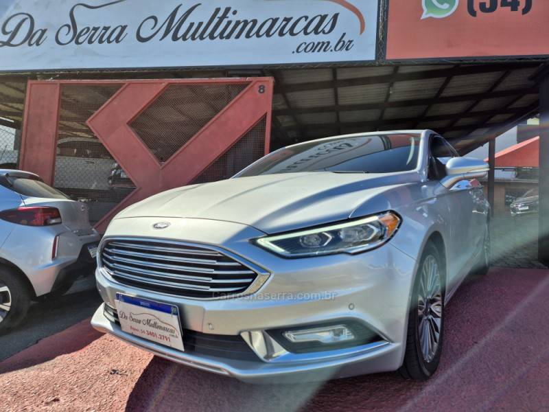 FORD - FUSION - 2016/2017 - Prata - R$ 112.000,00