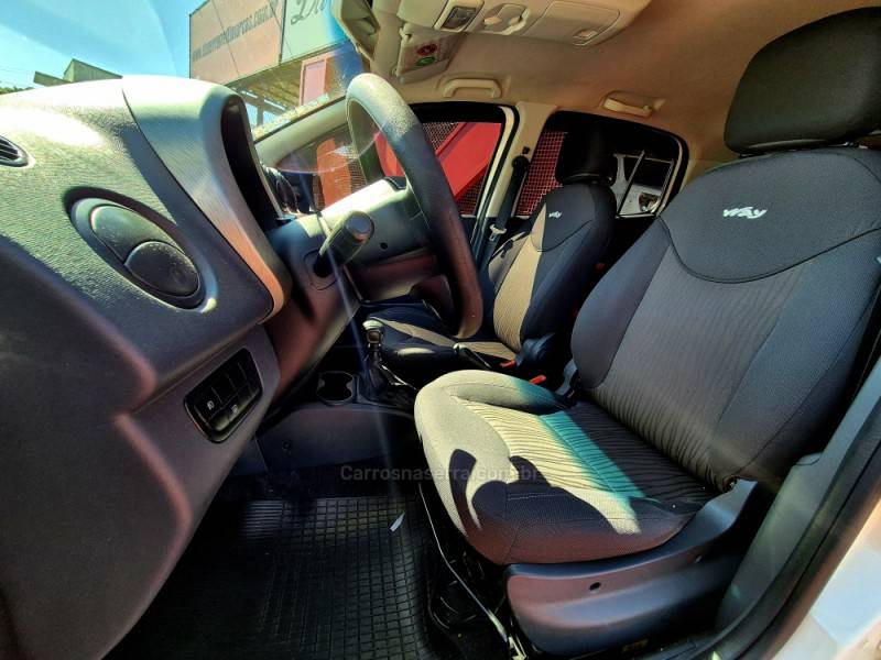 FIAT - UNO - 2013/2014 - Branca - R$ 37.000,00