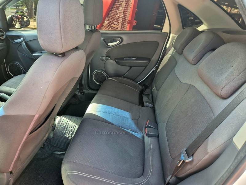 FIAT - GRAND SIENA - 2015/2016 - Branca - R$ 41.000,00