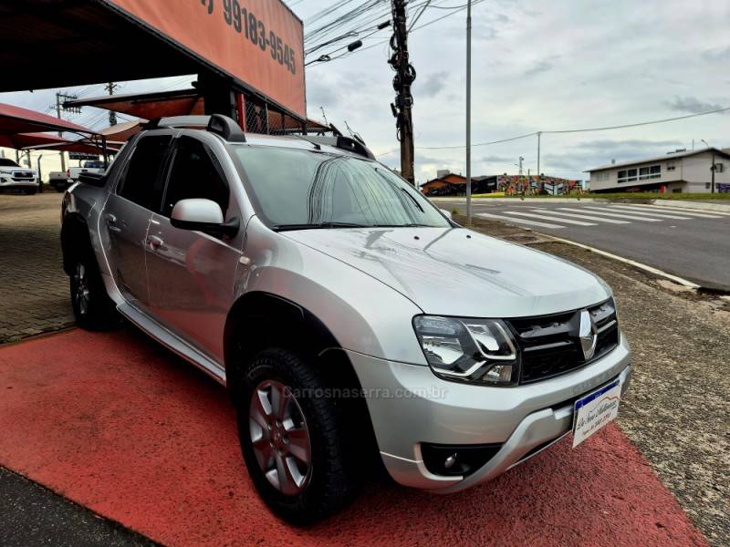 RENAULT - DUSTER OROCH - 2015/2016 - Prata - R$ 74.000,00