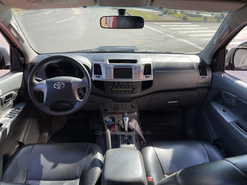 TOYOTA - HILUX - 2013/2013 - Preta - R$ 135.000,00