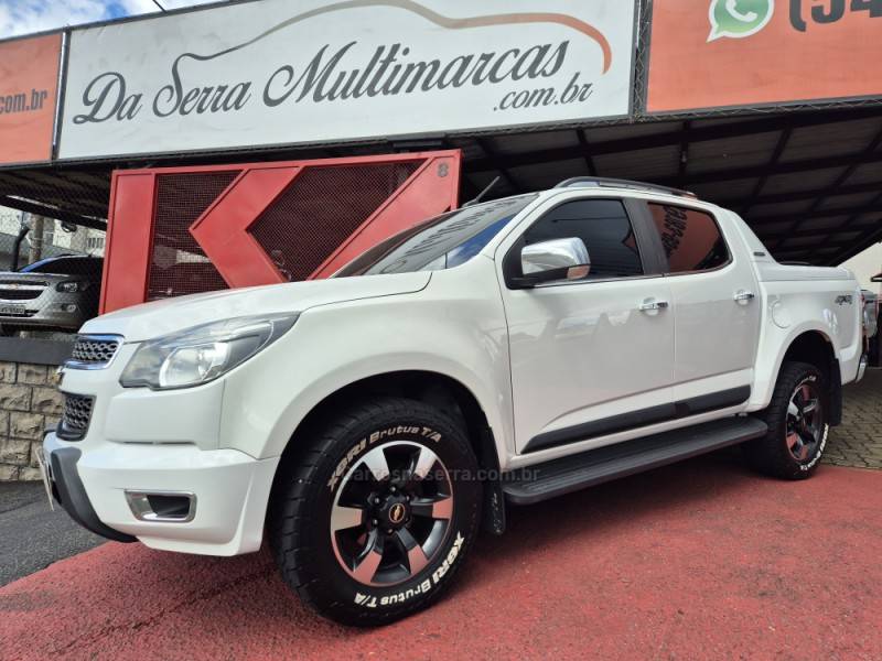 CHEVROLET - S10 - 2015/2016 - Branca - R$ 142.000,00