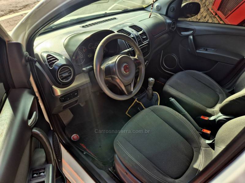 FIAT - GRAND SIENA - 2015/2016 - Branca - R$ 41.000,00