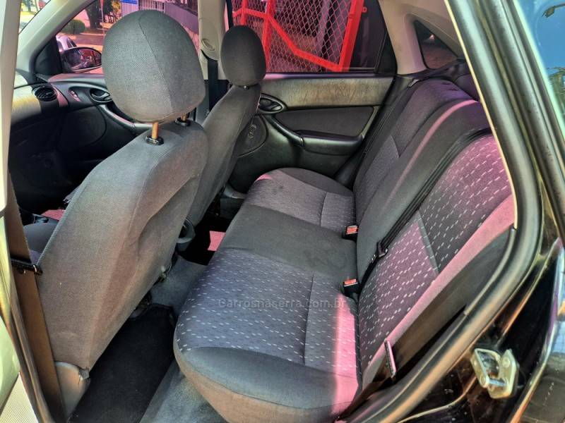 FORD - FOCUS - 2004/2004 - Preta - R$ 22.000,00