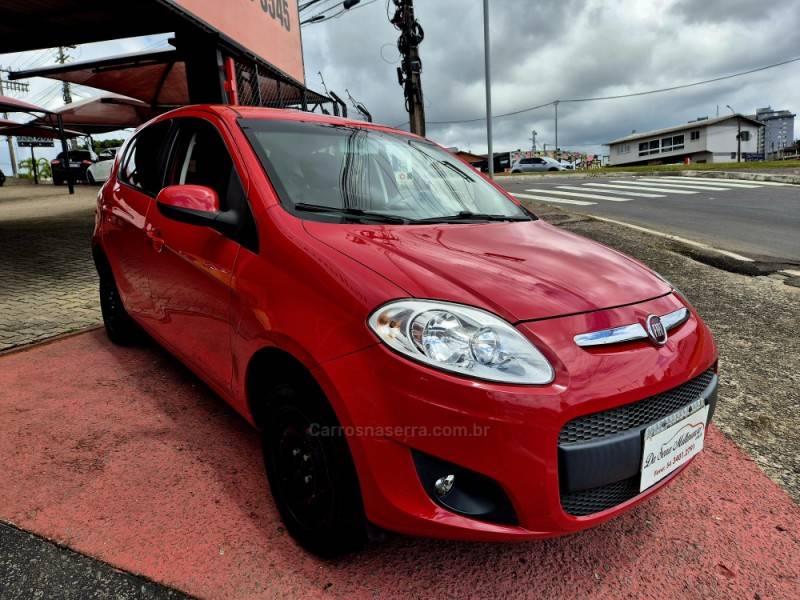 FIAT - PALIO - 2014/2015 - Vermelha - R$ 39.900,00