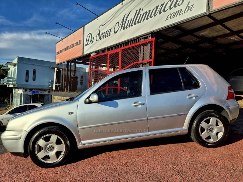 VOLKSWAGEN - GOLF - 2005/2006 - Prata - R$ 35.000,00