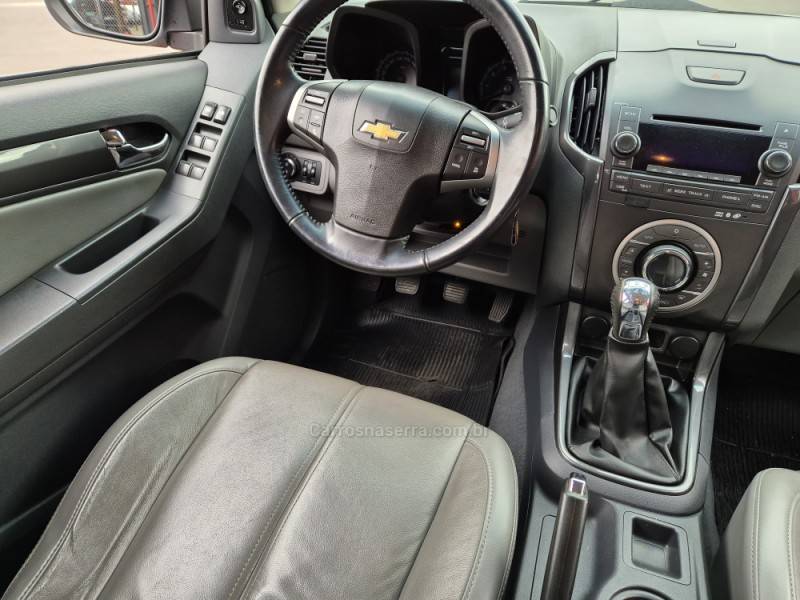 CHEVROLET - S10 - 2013/2013 - Prata - R$ 90.000,00