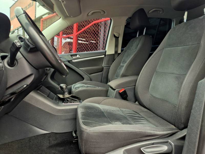VOLKSWAGEN - TIGUAN - 2011/2012 - Prata - R$ 61.000,00