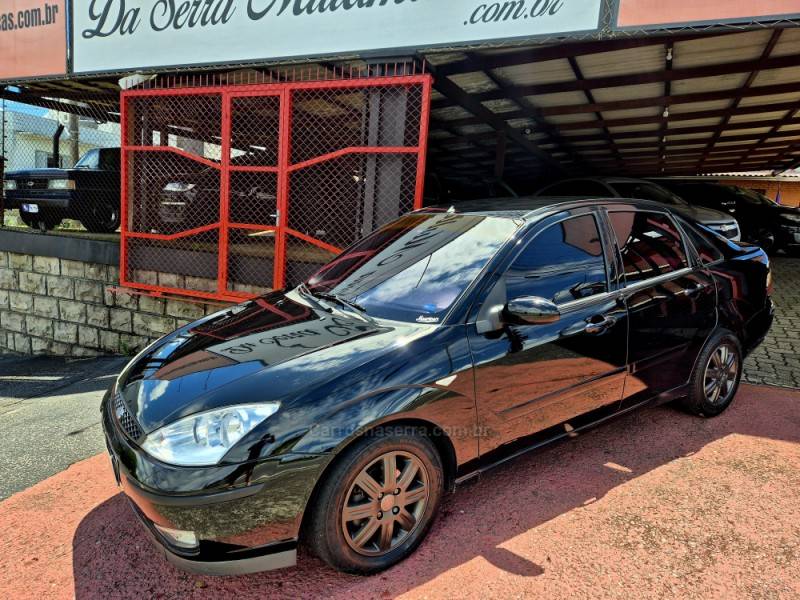 FORD - FOCUS - 2004/2004 - Preta - R$ 22.000,00