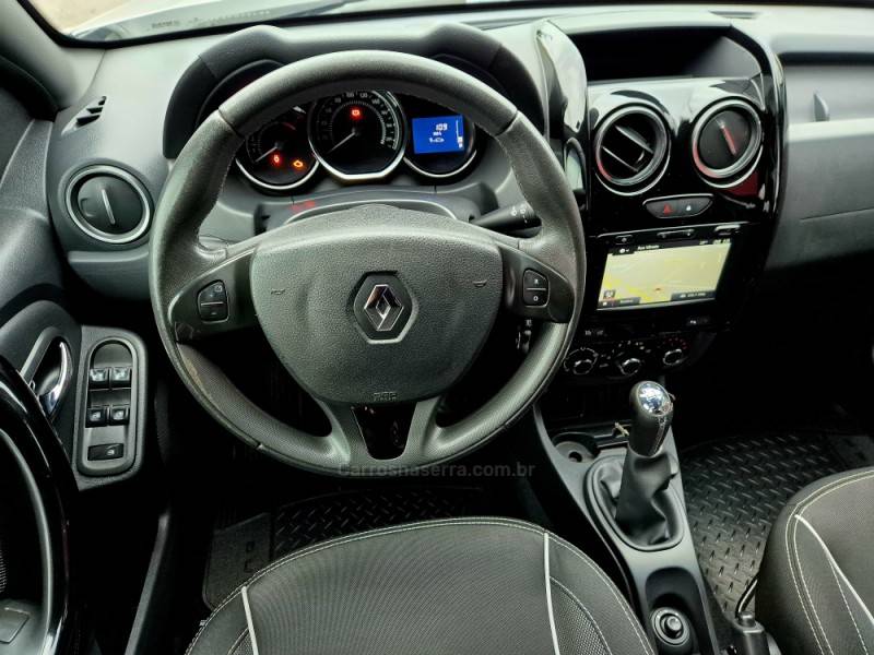 RENAULT - DUSTER OROCH - 2015/2016 - Prata - R$ 74.000,00