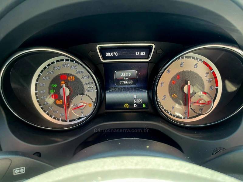 MERCEDES-BENZ - CLA 200 - 2015/2015 - Preta - R$ 114.900,00