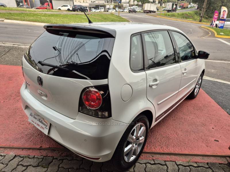 VOLKSWAGEN - POLO - 2011/2012 - Branca - R$ 43.900,00